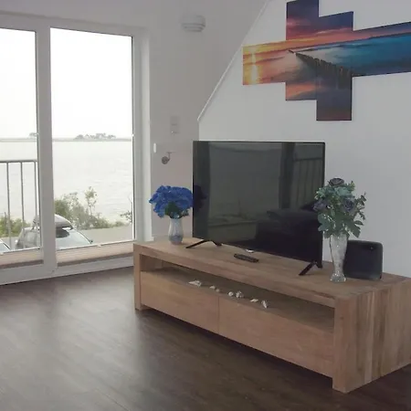 With 2 Bedrooms Апартаменты *