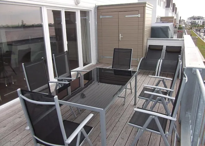 With 2 Bedrooms Lägenhet